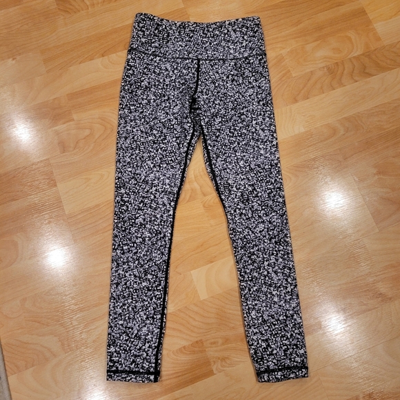 Zyia Active Mosaic Soft And Snug Mid Rise 7/8 Leggings Black And White Size 2 - Picture 3 of 8